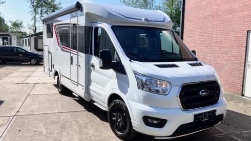 Fleur – Available for rent in Spain from October 1st: 3p Bürstner semi-integrated from 2024