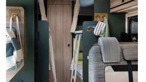 Familie camper – 6p Ford alcove uit 2026