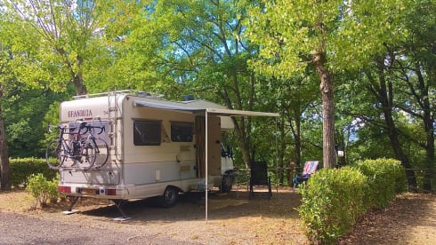 Friendly Camper – Restyled camper | Working off grid