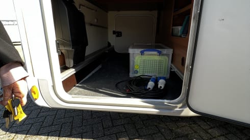 10 LMC T732 – Camper (2020) manual for 2 people