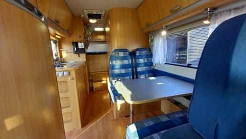 Family camper with XL garage and a cozy sitting area! (6Person)