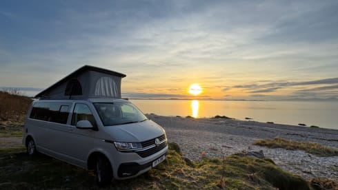 Bobella – 2021 - Luxury - Volkswagen LWB Automatic Camper-Van 