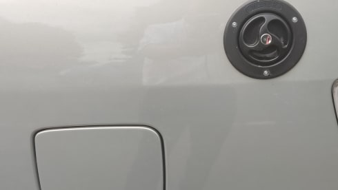 Alphie Hybrid&LPG – 2 Berth Toyota Alphard Hybrid&LPG