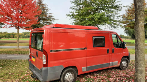 TheRedBoxCamper – 2p Peugeot campervan uit 2012