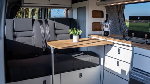 Volkswagen T5 Camperbus 4 persons 