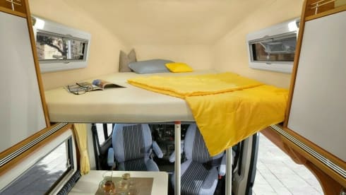 Vario Smurf – 4 fixed beds hotel on wheels