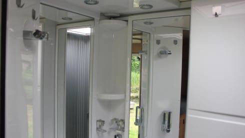 3p Knaus semi-integrated from 2010, Van TI 600 ME, 130 Multijet camper