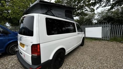 YR71KTO NOMAD LONDON – 4 Berth Nomad Camper LONDON - ROMFORD