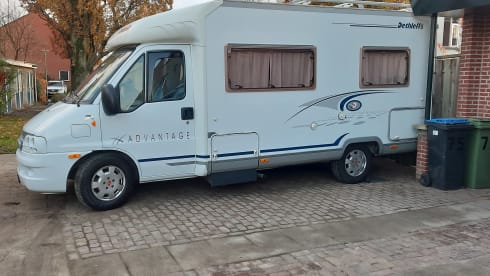 advance comford  – 2p Dethleffs integrated uit 2005