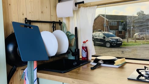 Lola – Scandi-Style 3-Berth Campervan – Solar, Kitchen & Comfort