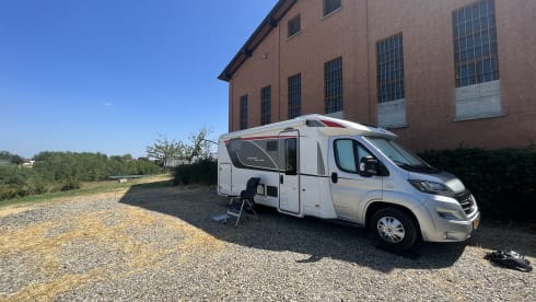 Nexxio 700 queensbed  – Bürstner a 2 posti semi-integrato dal 2016