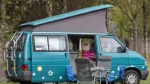 Happy - Cozy and robust VW T4 California with sleeping roof