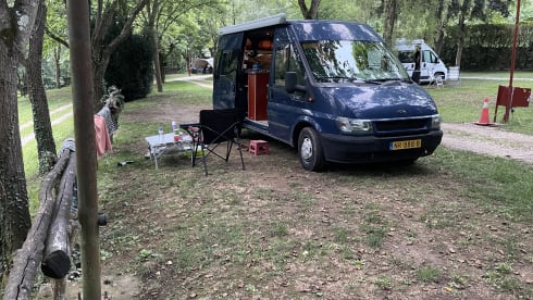 De blauwe bus – Ford Transit Wohnmobil aus dem Jahr 2005