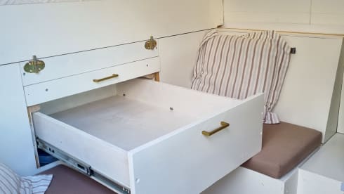 De EcoExpress – New: Luxury gas-free off-grid camper