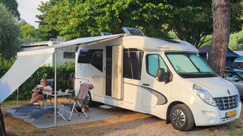 Very luxurious 2p Hobby Premium semi-integrated from 2013