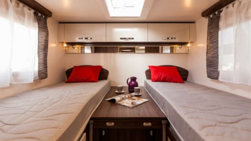 cocoon 463 – 5p Benimar semi-integrated uit 2019