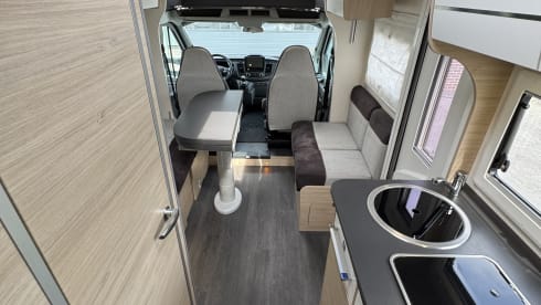 Chausson teilintegriertes Wohnmobil für 5 Personen