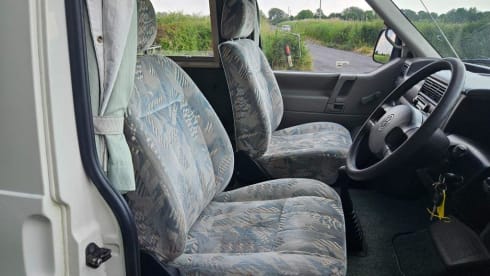 TOM – 5 berth VW T25 Autosleeper Topaz w/ KITCHEN, BATHROOM