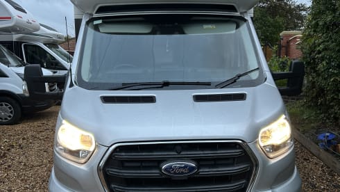 F74 2022 – 4 berth Autotrail semi-integrated from 2022