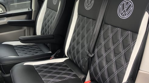T32 r – Transporter l w b pop top with bed 