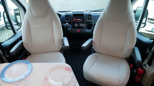  Mclouis3, 2 beds - 4 seats.