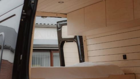 Roxy June – 2p Mercedes-Benz bus from 2011