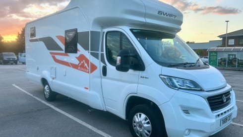 Modern 2020 well equipped 6 berth Swift motorhome 