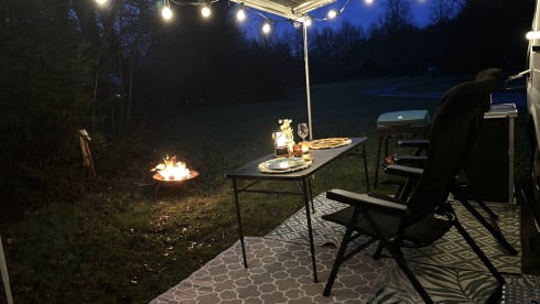 Henry – Trendy, 2-3 person off grid camper bus, suitable for all seasons!