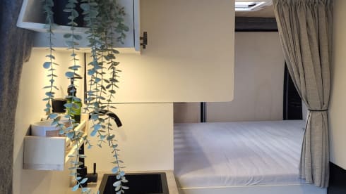 Pura Vida Van – 3-person bus camper built in 2023