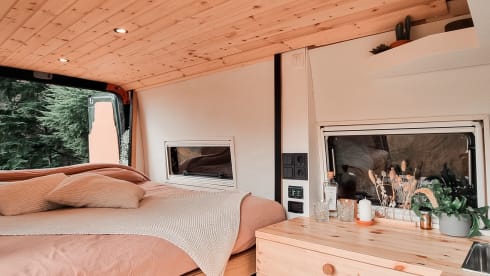 Highlander – Fast, cool and cozy camper bus!