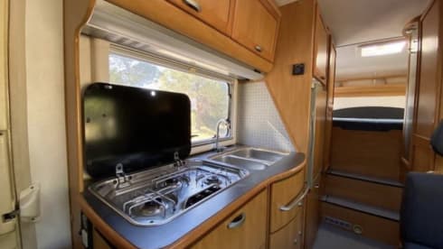 Happy Glamper – VERY SPACIOUS HYMER 644 CAMP, ALCOVE 6 PERSON XXL GARAGE