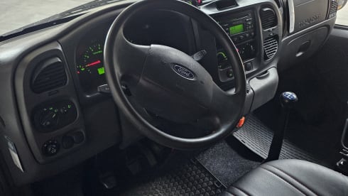Max verstappen bus – 2p Ford campervan uit 2006