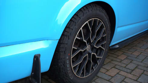 Ozzie – Camper Blue North – VW Transporter