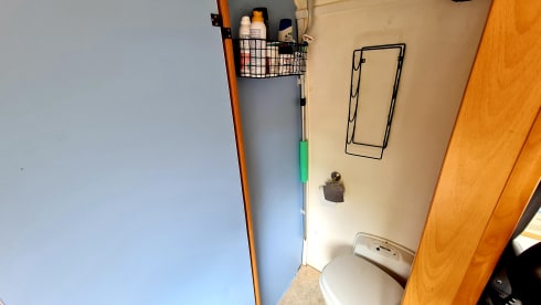 Chico – 4-Personen-Komplettbus mit Toilette, Schlafplätze für 2 Erwachsene + 1 Baby