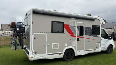 Ford Challenger 6 persoons, stapelbedden en hefbed