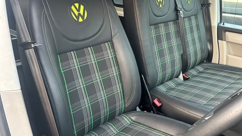 Frankie’s camper  – 4 berth Volkswagen campervan from 2017