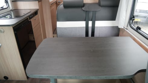 Chausson Flash 16, 4 personnes, lits longitudinaux, lit escamotable !