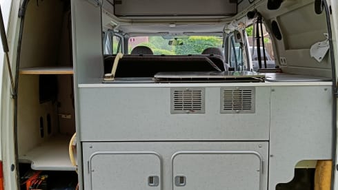 De Bobbel – Ford Nugget West Falia Bus Camper