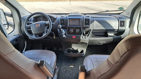 Luxe Etrusco Automaat met enkele bedden/hefbed ,grote garage