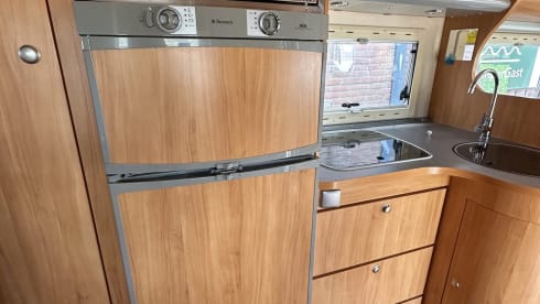 Vrijheid – Adria Mobil alcove - zeer ruim 