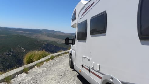 Spacious and complete camper for a nice price