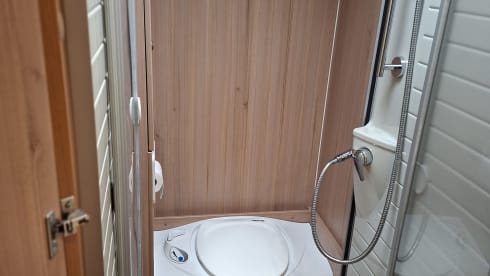 De Vrijbuiter – 2p Bürstner halbintegriert ab 2011