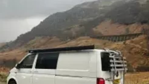 Sunny Scotland Campers  – Volkswagen transporter, sleeps 2 and pet friendly