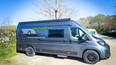 Benni – 2-person Benimar bus from 2026