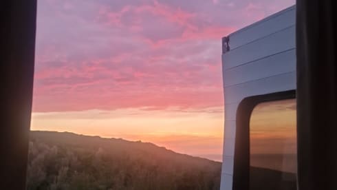 Miss Moneypit – Off Grid 4 berth Citroën Campervan
