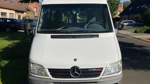 Marcelleke – Super cozy converted Mercedes Sprinter campervan L2H2