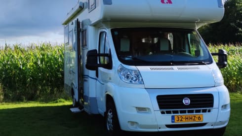 Adriaatje – 6p Adria alcove camper from 2008 The ideal family camper