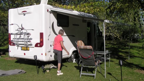 Fleurette Florium – Spacious 4p Fleurette Semi-Integral from 2013 based on a Fiat Ducato.
