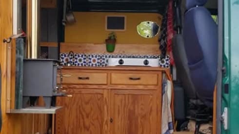 Gaia – Gaia - cozy green camper with wood stove
