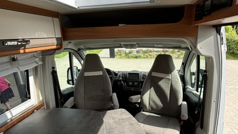 Marcel – 5 seater, 2 bedroom Citroën bus from 2024